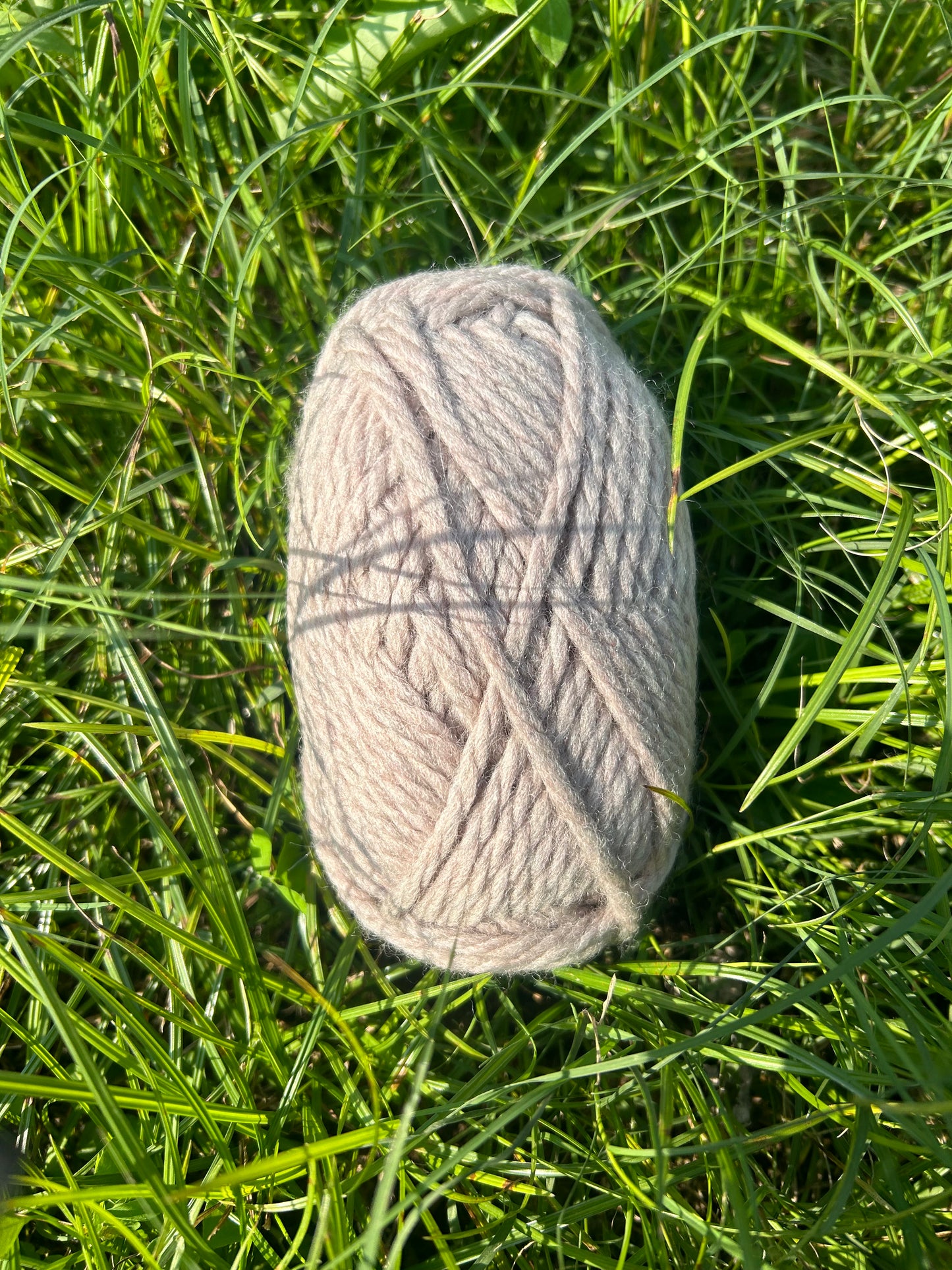 Grobes Garn aus reiner Wolle – 2-fädig, 50-g-Strang, perfekt für Häkelnadeln der Größe 6–7 in den USA.