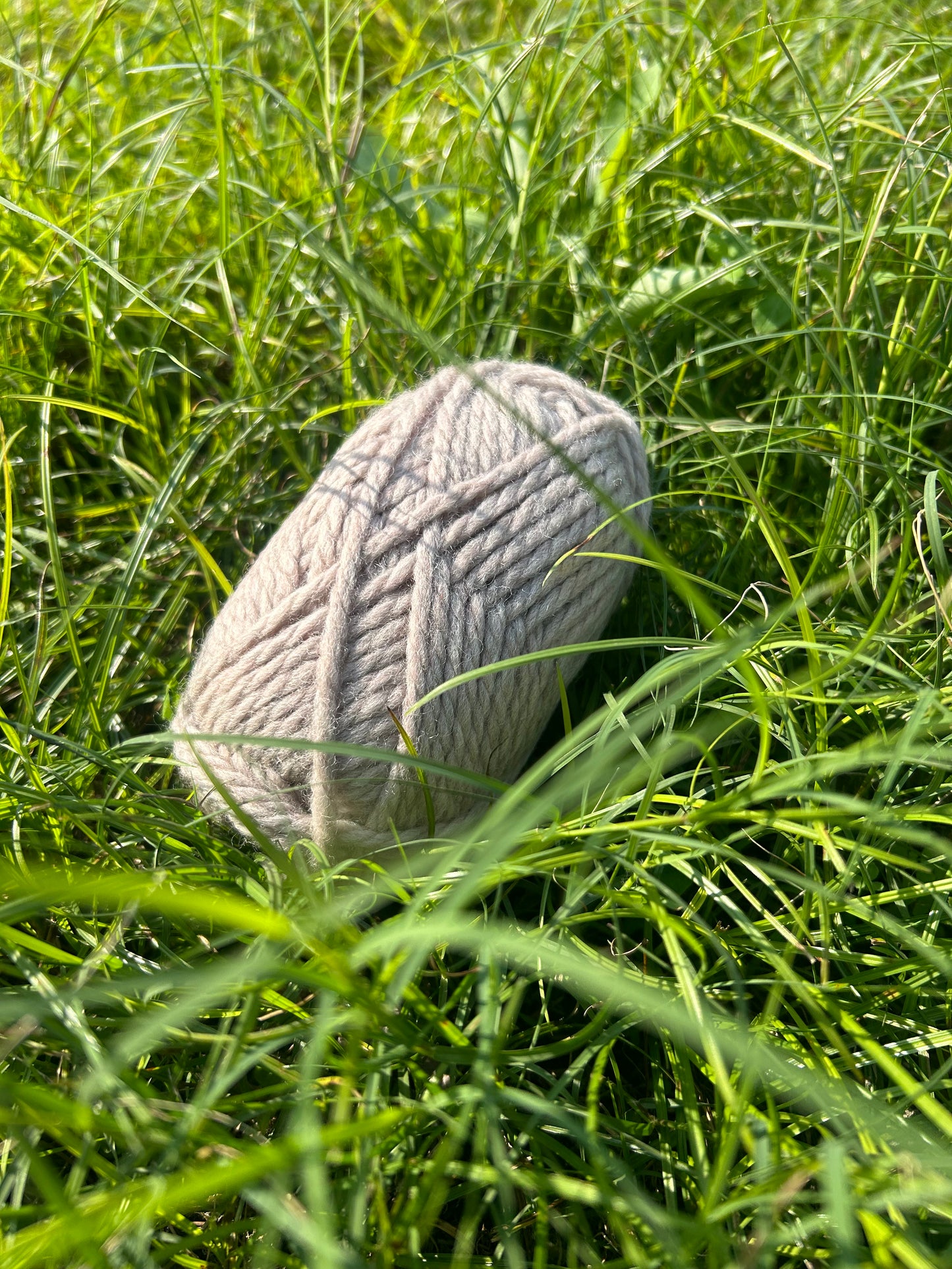 Grobes Garn aus reiner Wolle – 2-fädig, 50-g-Strang, perfekt für Häkelnadeln der Größe 6–7 in den USA.
