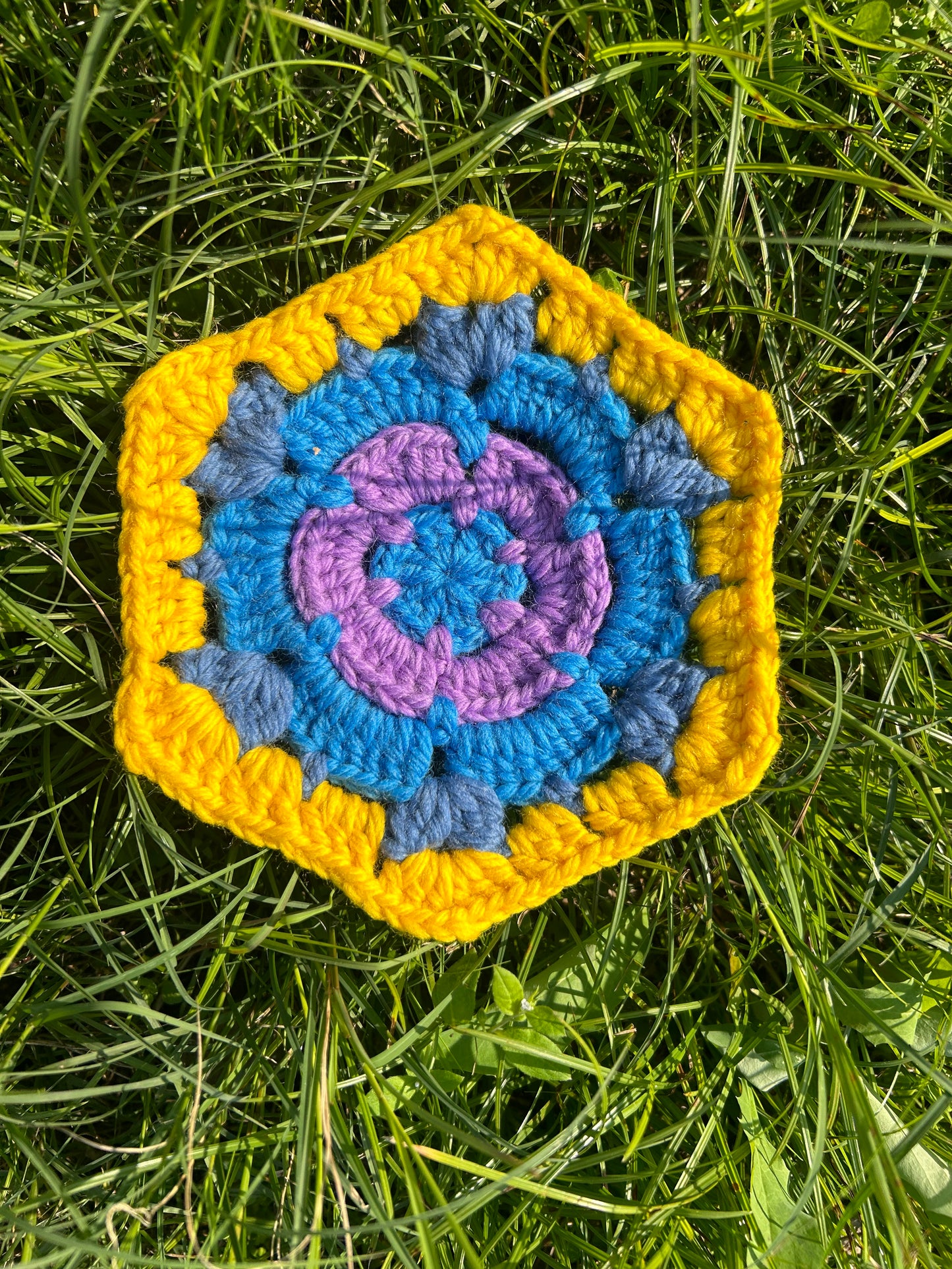 DIY Crochet Flower Tiles-handmade crochet squares