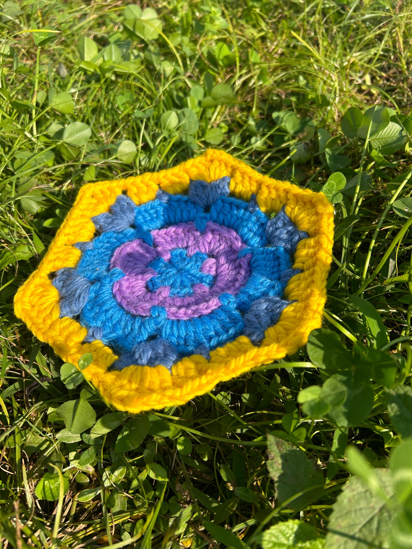 DIY Crochet Flower Tiles-handmade crochet squares